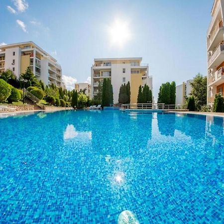 Fort Noks - Menada Apartments Свети Влас Екстериор снимка