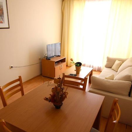 Fort Noks - Menada Apartments Свети Влас Екстериор снимка