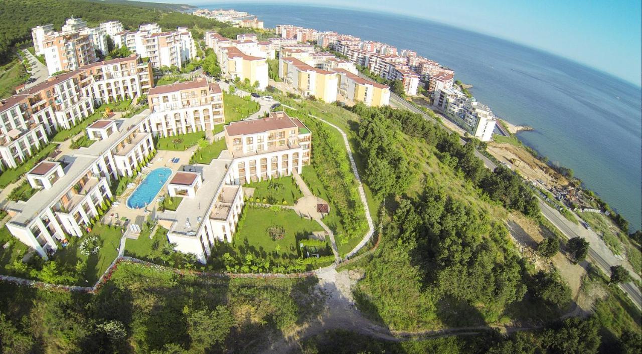 Fort Noks - Menada Apartments Свети Влас Екстериор снимка