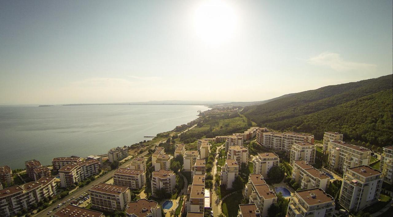 Fort Noks - Menada Apartments Свети Влас Екстериор снимка