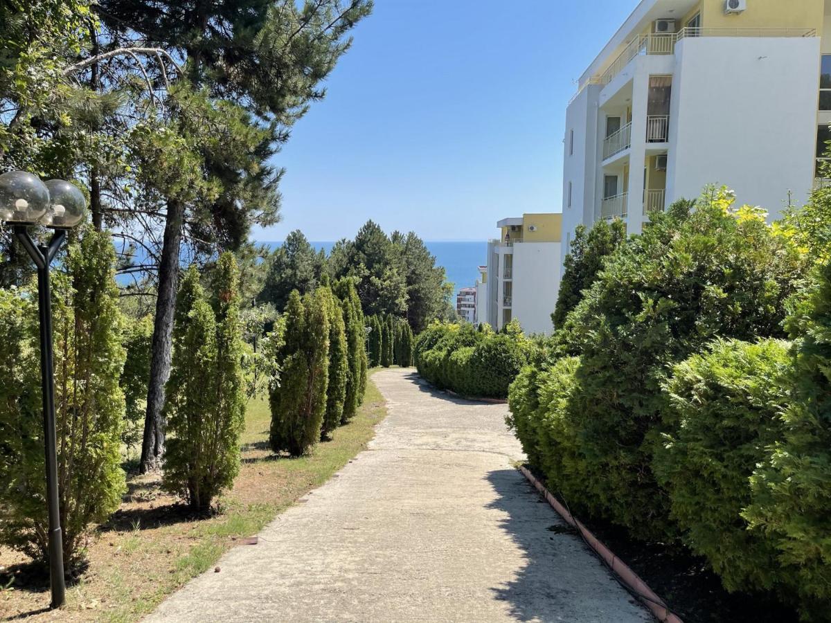 Fort Noks - Menada Apartments Свети Влас Екстериор снимка