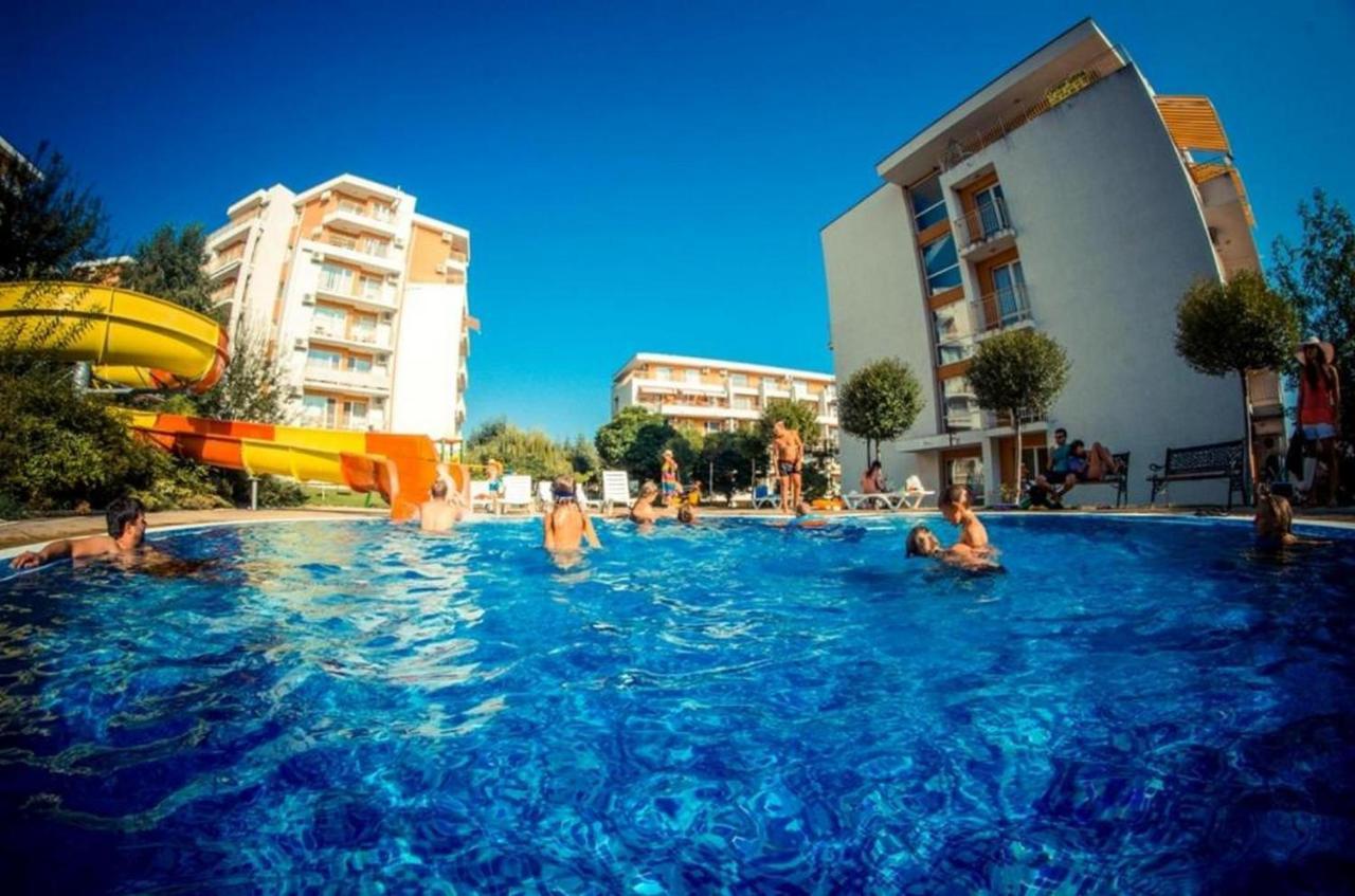 Fort Noks - Menada Apartments Свети Влас Екстериор снимка