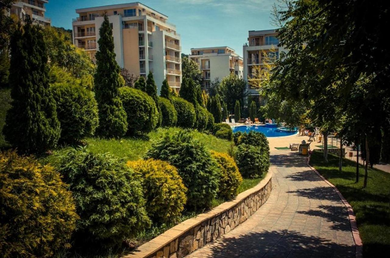 Fort Noks - Menada Apartments Свети Влас Екстериор снимка