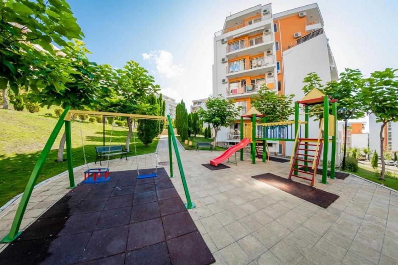 Fort Noks - Menada Apartments Свети Влас Екстериор снимка