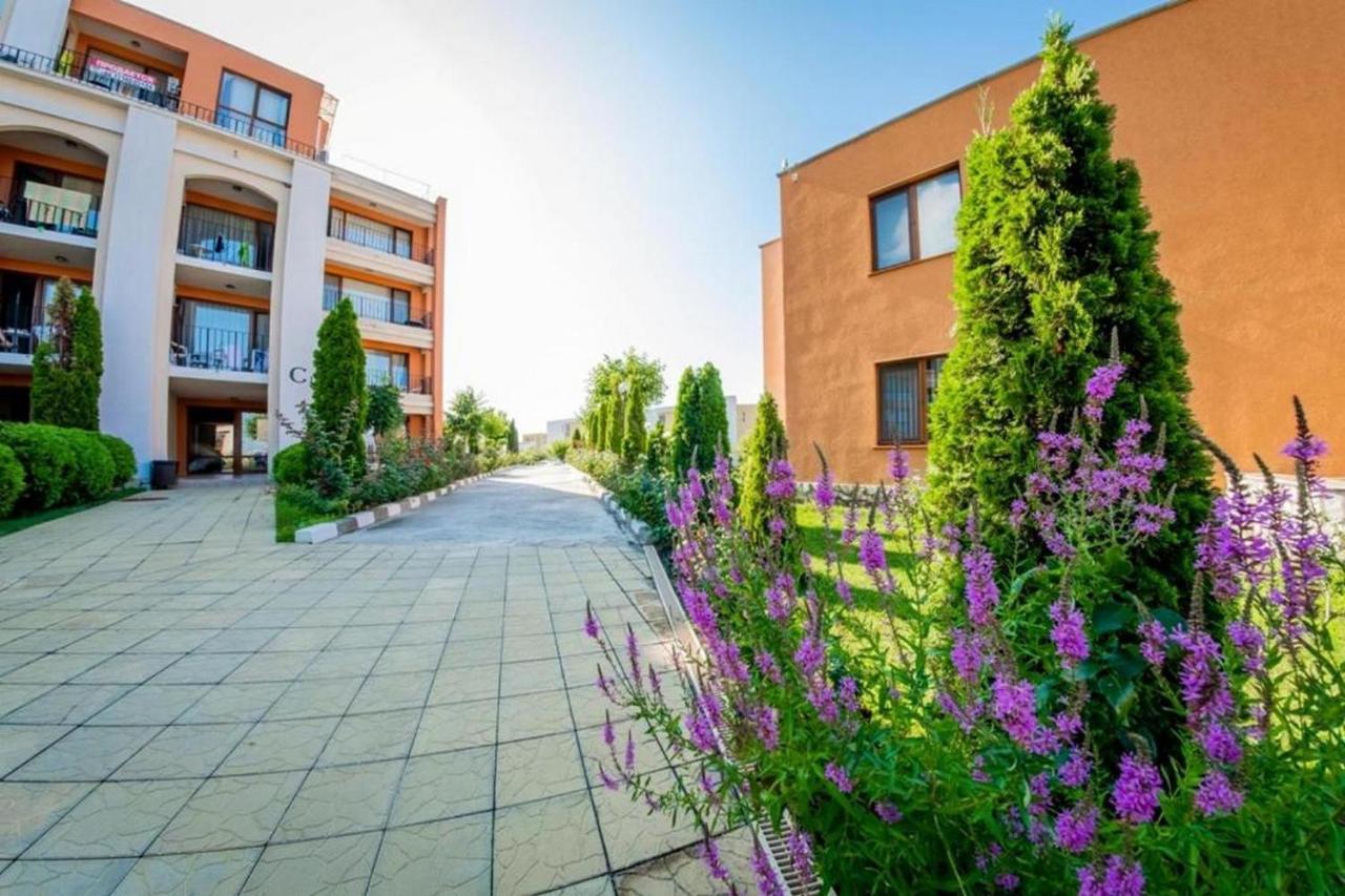 Fort Noks - Menada Apartments Свети Влас Екстериор снимка