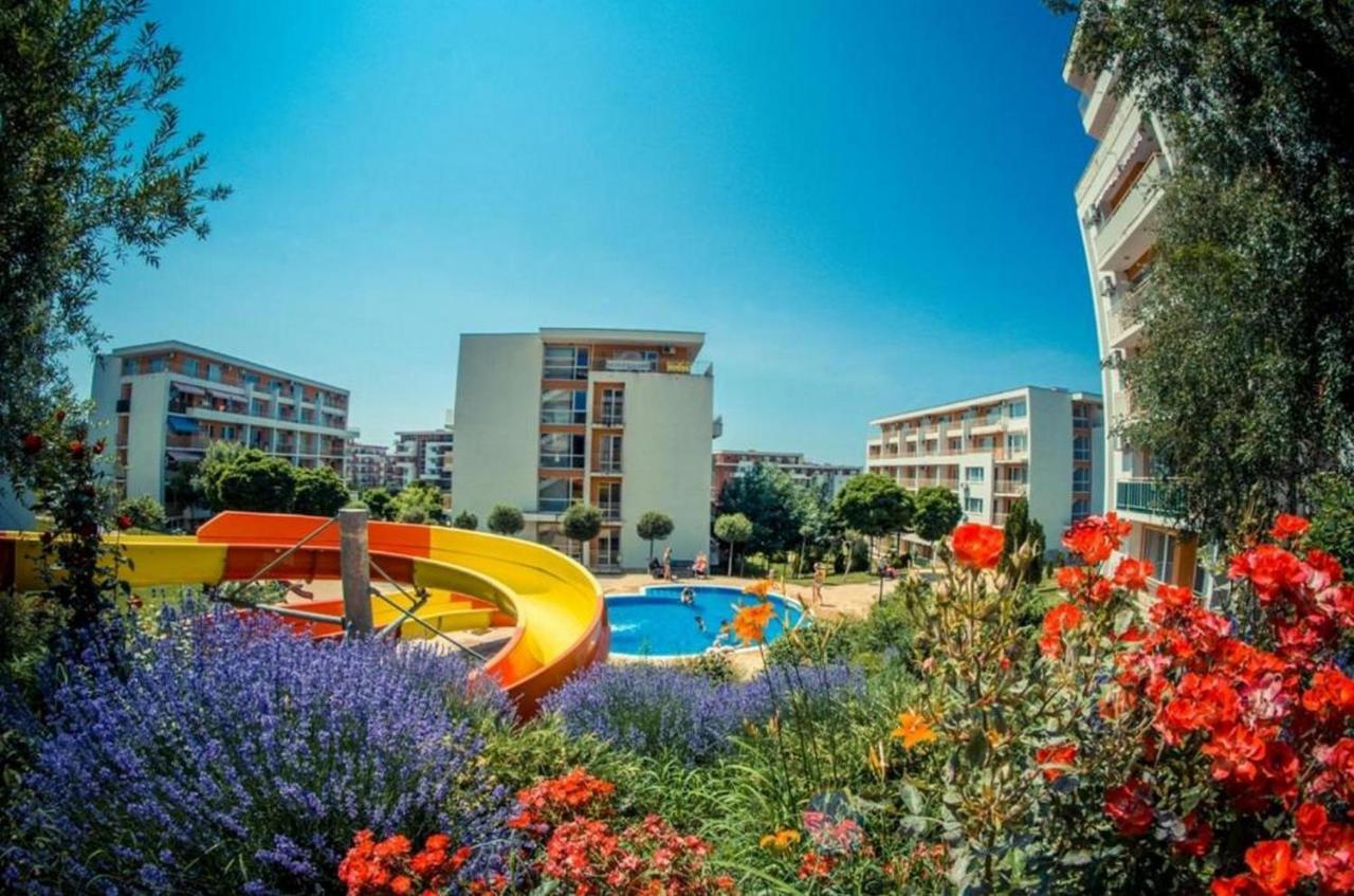 Fort Noks - Menada Apartments Свети Влас Екстериор снимка