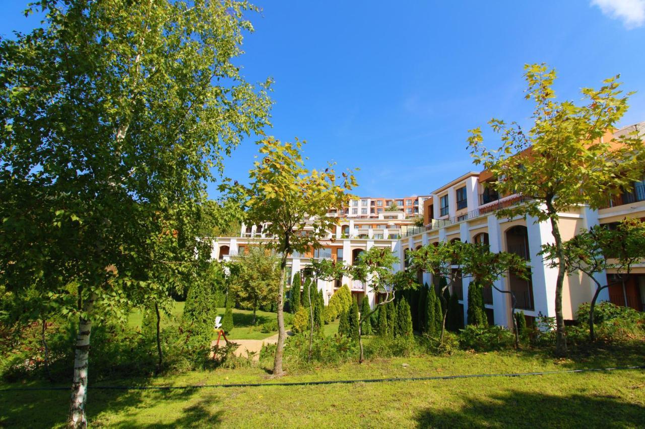 Fort Noks - Menada Apartments Свети Влас Екстериор снимка