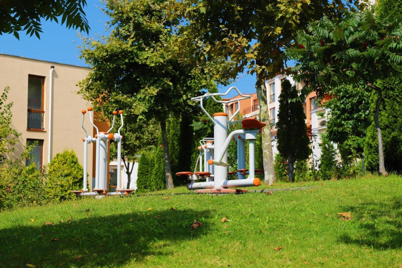 Fort Noks - Menada Apartments Свети Влас Екстериор снимка