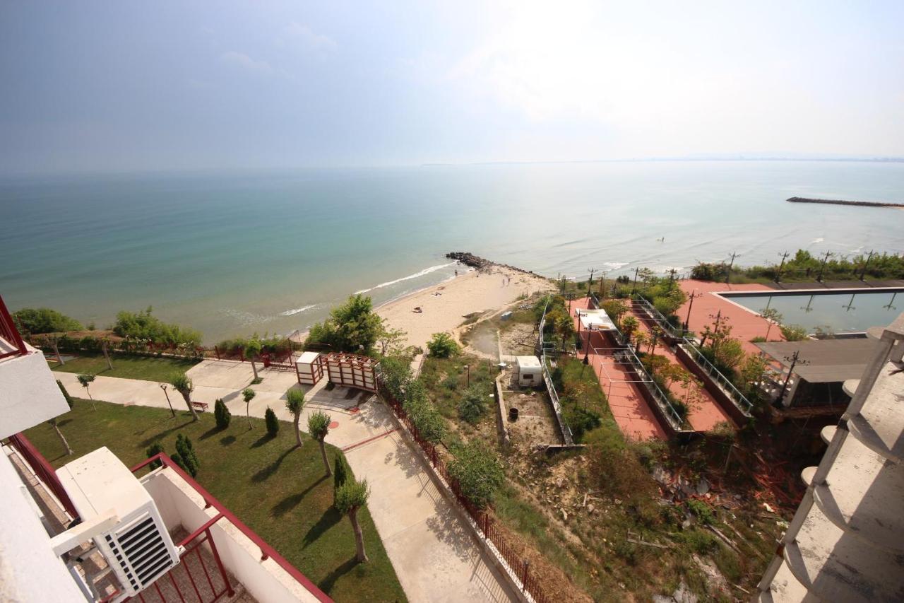 Fort Noks - Menada Apartments Свети Влас Екстериор снимка
