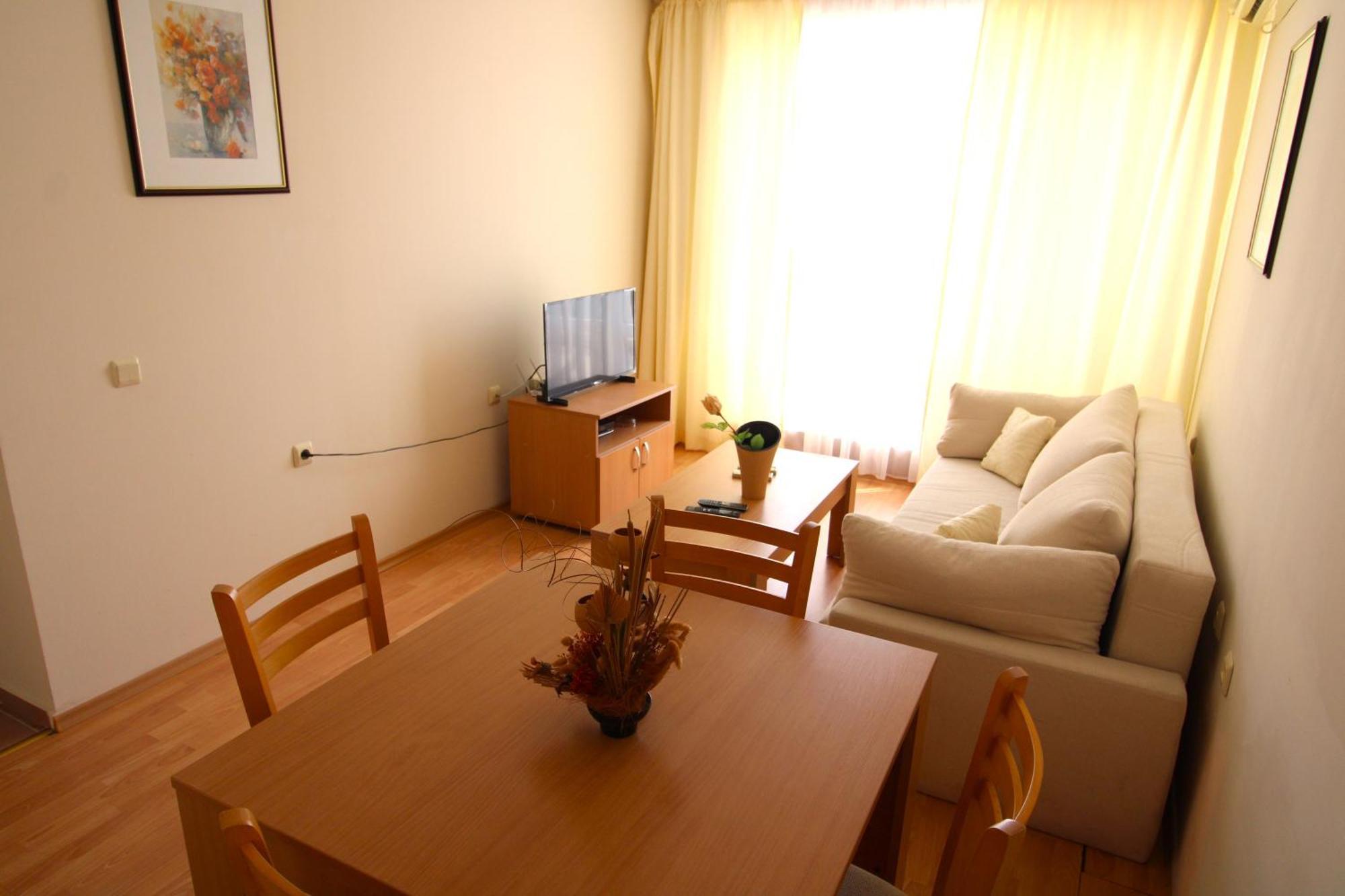 Fort Noks - Menada Apartments Свети Влас Екстериор снимка