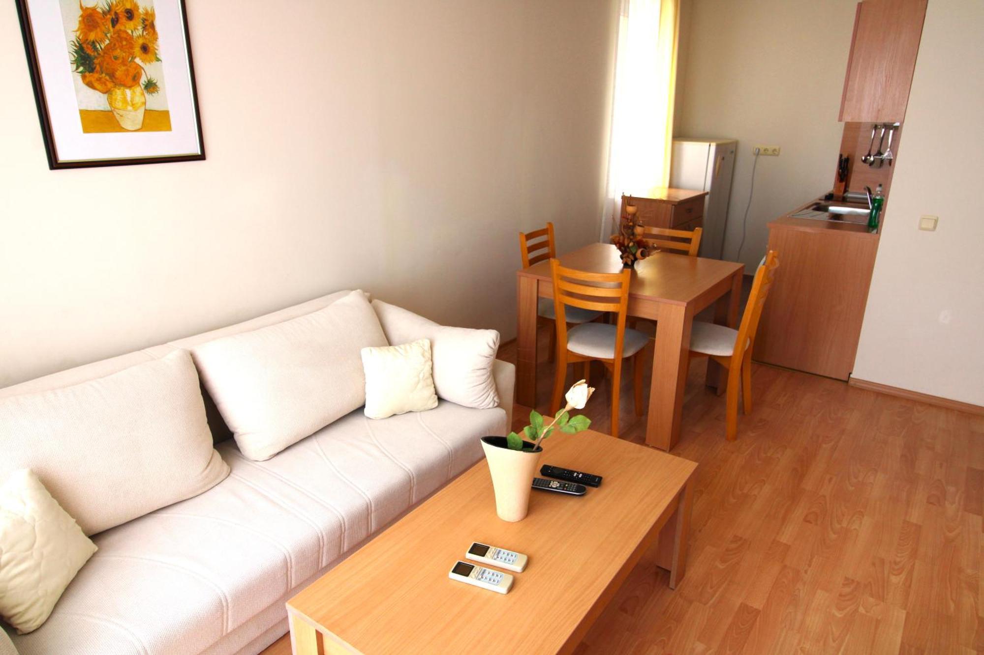 Fort Noks - Menada Apartments Свети Влас Екстериор снимка