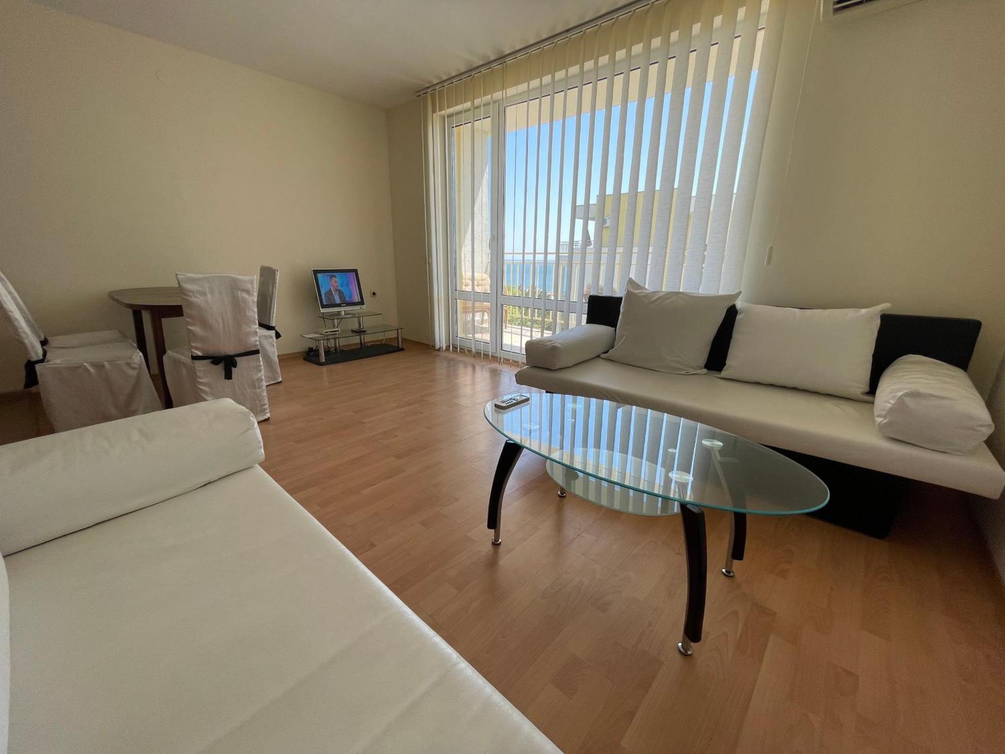 Fort Noks - Menada Apartments Свети Влас Стая снимка